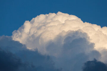 暗い雲と明るい雲