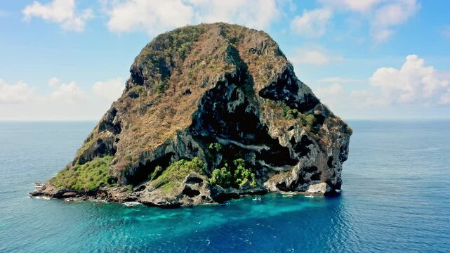 Slow rotation around Diamond Rock island in Martinique, France. The uninhabited Diamond Rock is a 175m high basalt island located south of Grande Anse du Diamant.
