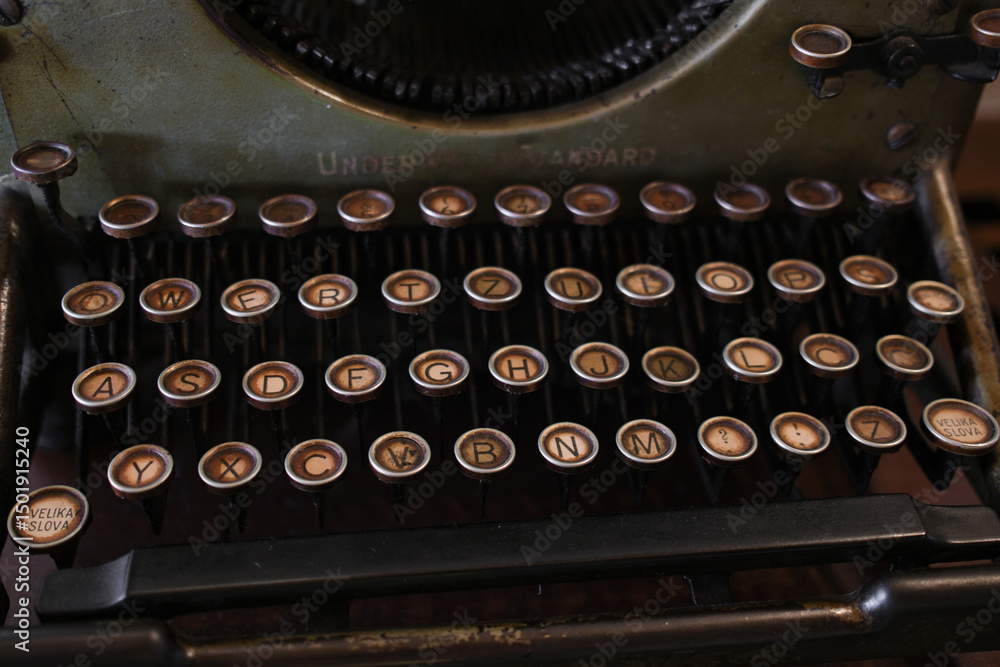 Fototapete a vintage typewriter's keyboard shows an array of keys and the aged metal structure