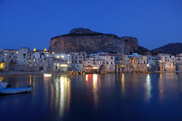 Fototapeta premium Night view of the town of Cefalù, Sicily, Italy