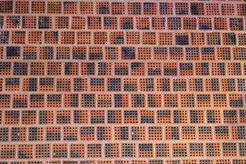 mur de briques perforées en intérieur