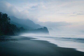 Obraz premium Misty beach sunrise