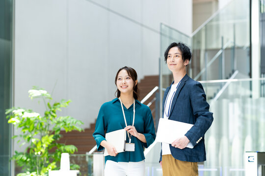 オフィスで働く若いエンジニア　撮影協力:スカパー東京メディアセンター