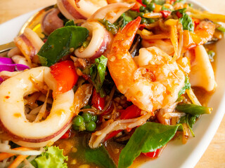 Stir-fried seafood with curry paste