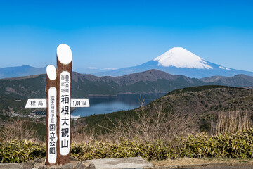 神奈川県の箱根大観山から望む富士山と芦ノ湖