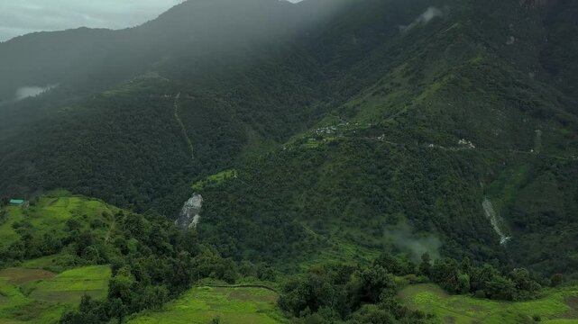 Didna Village, located in Uttarakhand, India, serves as a basecamp for several treks, including Brahmatal, Ronti Saddle, Ali Bedni Bugyal, and the Roopkund trek.