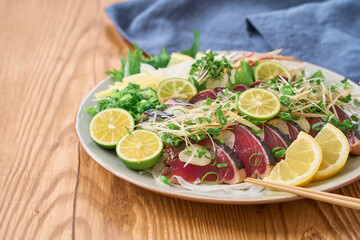 薬味たっぷりの鰹のたたき