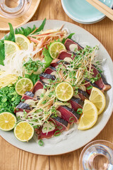 薬味たっぷりの鰹のたたき