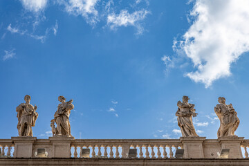 Obraz premium Statues on Vatican Roof