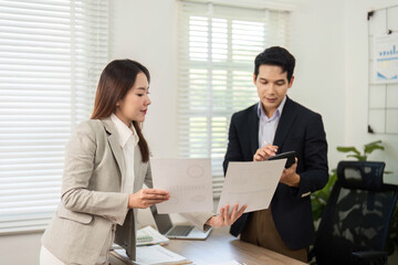 Obraz premium Business Collaboration and Strategy. Professionals discussing project documents in modern office.