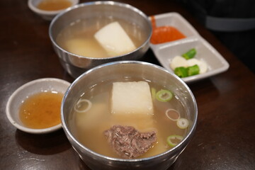 Korean Food, Seolleongtang or Ox Bone Soup - 韓国料理 牛骨スープ ソルロンタン