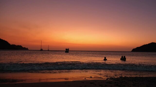 MAr atardecer cielo rojo Santa Marta Colombia