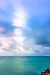  石垣島観音崎の海と空が溶け合う美しい情景　梅雨空　ロングシャッター風景