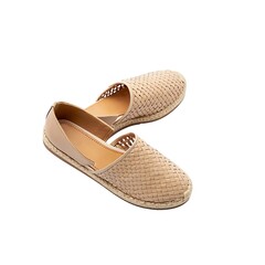 Naklejka premium Elegant Woven Slip-On Shoes Comfortable and Stylish Summer Footwear