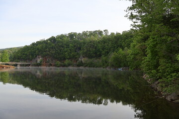 Obraz premium Lakefront View In the Morning