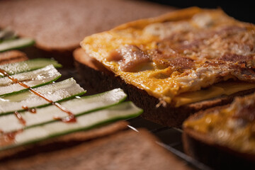 Delicious Sandwich: Cucumber and Fried Egg
