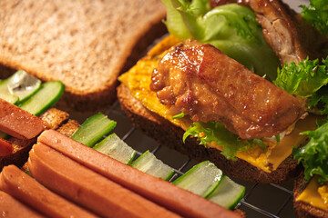 Delicious Sandwich: A Perfect Combination of Grilled Meat and Vegetables