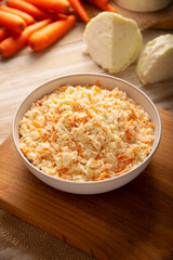 Coleslaw, made with cabbage and grated carrots, is an easy, fresh and healthy recipe known in many countries, usually served as a side dish to accompany other dishes.