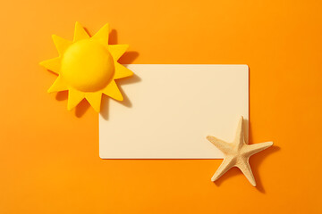 Obraz premium 夏のセールを演出する太陽とヒトデの装飾と無地カード