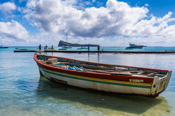 Barque de pêche à Cap Malheureux, île Maurice 