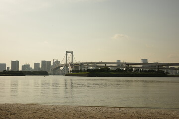 Obraz premium 東京湾と高速道路
