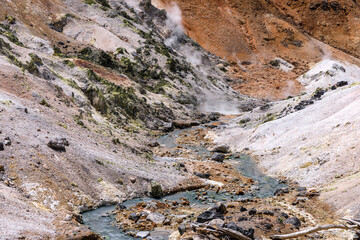 北海道登別市、噴気が少ない登別地獄谷【6月】