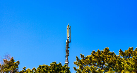 スマホ 基地局 の アンテナ 【 携帯電話 の 設備投資 の イメージ 】