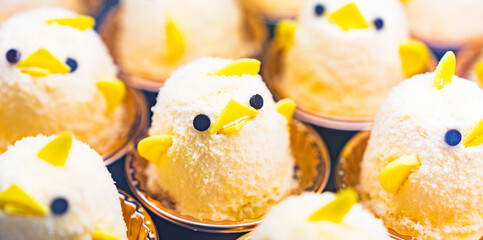 ぴよりん が ショーケースに並ぶ 【 名古屋 の 新名物 スイーツ 】 © show999