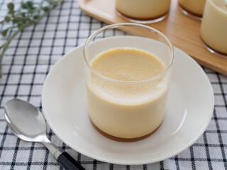 グラスに入ったプリン