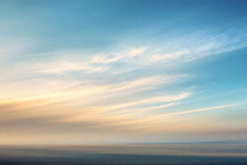 Obraz premium Blurred Horizon with Dreamy Light Clouds: A Soft Focus Serenity