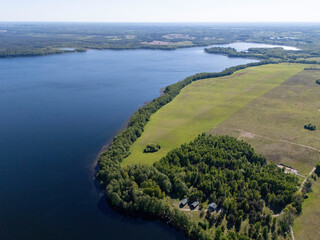 Piękne jezioro Wierzchowo, widok z lotu ptaka © hunter76