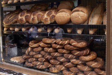 Fresh Simit bagel bread in a bakery window on the street in Istanbul