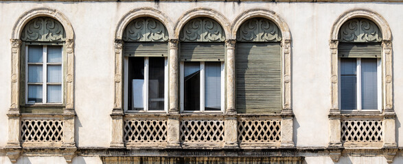 Historic Venetian Palace Facade with Five Ornate Arched Windows and Decorative Stone Lattice Balconies, panorama