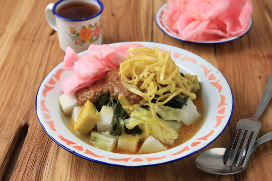 Lontong Pical or Katupek Pical, Minangnese Popular Salad Menu from West Sumatra, Indonesia