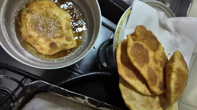 fried cake, pireca, cachanga, puff pastry, sopaipilla, chipa amasada, chip&aacute; cuerito or chip&aacute; chyryr&yacute;, traditional food, regional Latin American food