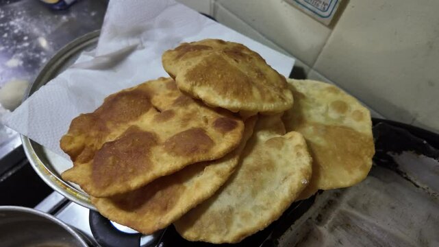 fried cake, pireca, cachanga, puff pastry, sopaipilla, chipa amasada, chip&aacute; cuerito or chip&aacute; chyryr&yacute;, traditional food, regional Latin American food