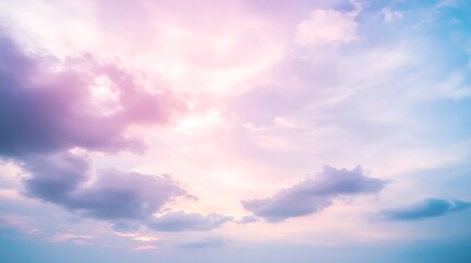 Obraz premium The sky filled with dynamic, billowy clouds catching the soft glow of the early morning sun, creating an ever-changing and beautiful atmosphere.