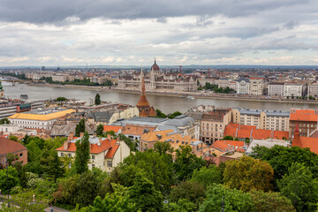 Obraz premium Beautiful view from above of the Danube River and historical buildings of the city center of Budapest, Hungary