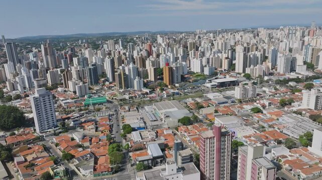 Imagem a&eacute;rea da regi&atilde;o da avenida Orosimbo Maia entre Taquaral e Cambu&iacute; em Campinas, S&atilde;o Paulo. Ano 2025.