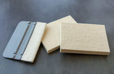 Felt squeegee.A squeegee for rolling the film.Plastic water scraper.