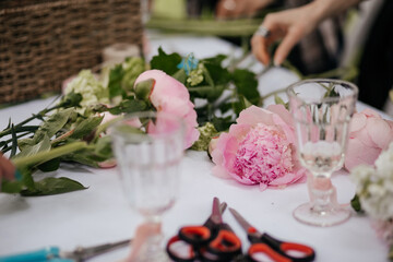 Master class on making bouquets. Spring flower. Learning flower arranging, making beautiful bouquets with your own hands
