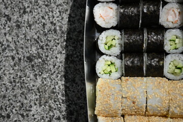 Sushi Rolls in Takeout Box, Street Food Sushi in Paper Box – Close View, Takeaway Sushi Rolls – Close-Up Shot, Japanese Street Food – Sushi Rolls in Cardboard Box, Fresh Sushi Takeout – Macro
