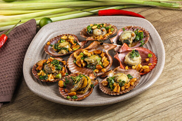 Baked scallops with scalion oil