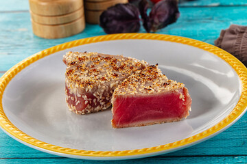 Tuna tataki with sesame seeds