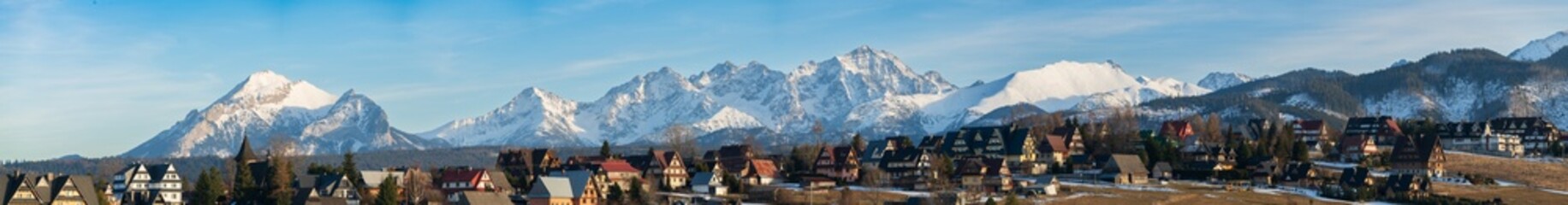 Tatra mountains seen from Murzasichle village in Poland © Pawel Pajor