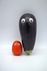 Zwei Freunde: Tomate und Aubergine
