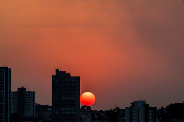 A thick layer of smoke covered the brazilian city during the late afternoon. The hot, dry weather...