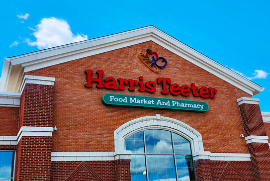 Harris Teeter Store Sign, Virginia, USA