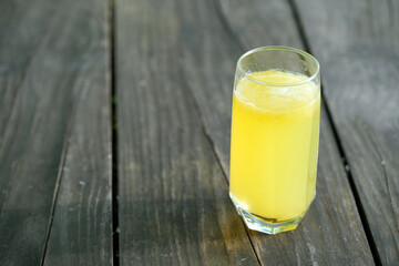 a glass of fresh lemonade