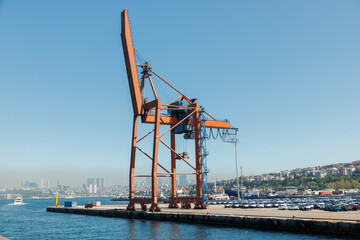 Obraz premium cranes in harbor